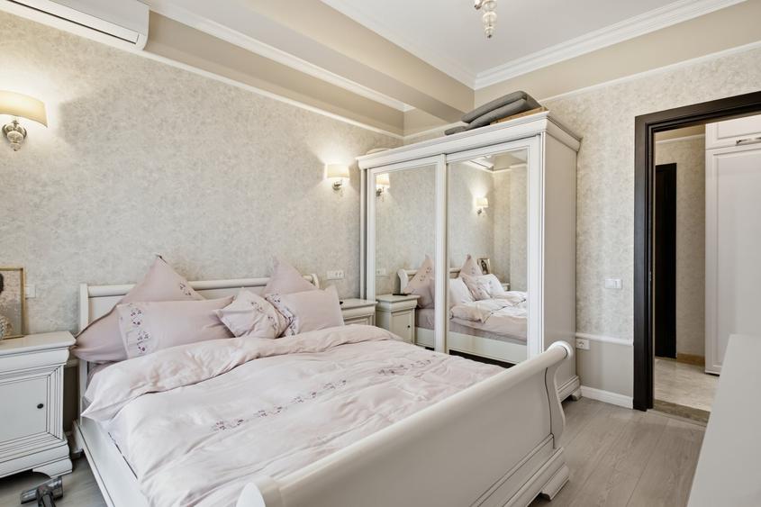 Apartament cu 4 camere decomandat, mobilat în Central