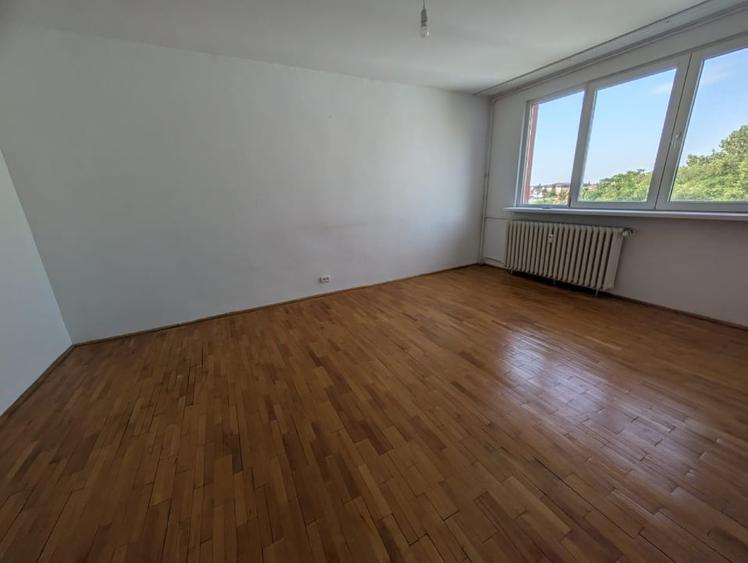 Apartament cu 4 camere decomandat în Rahova