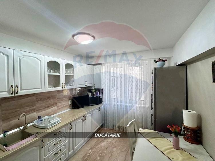 Apartament cu 4 camere decomandat, mobilat în Traian