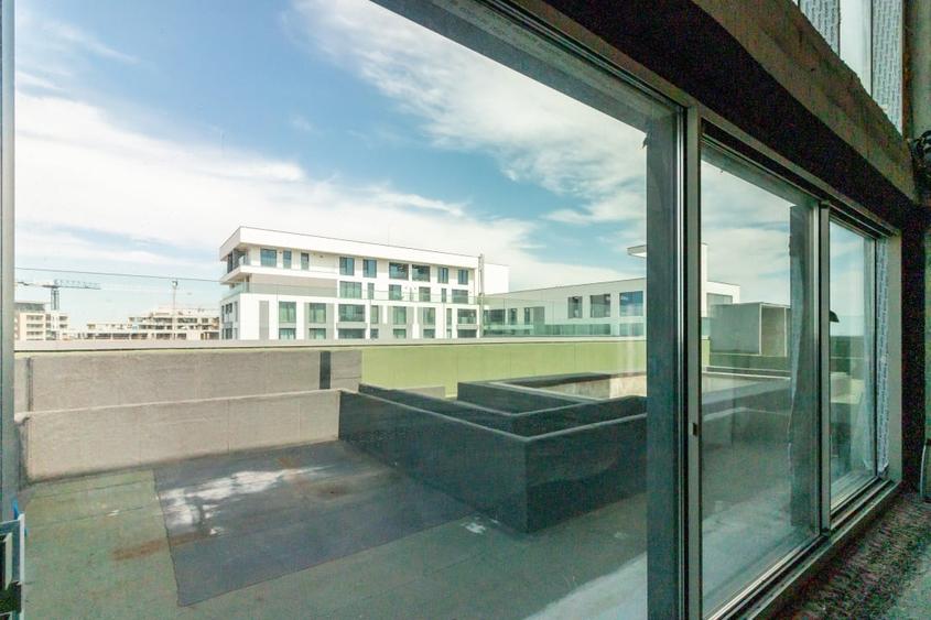 Penthouse cu 5 camere decomandat în Aviației