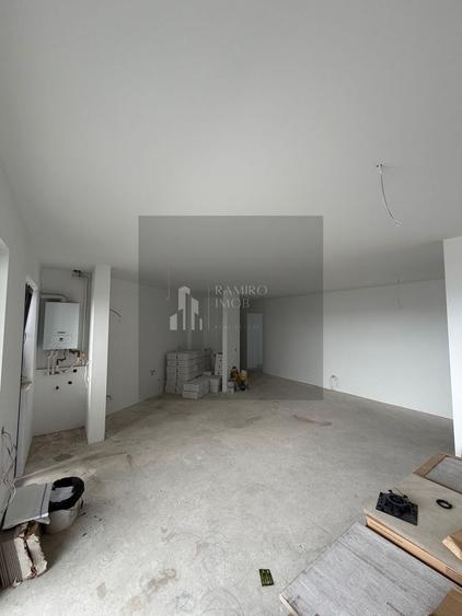 Apartament cu 3 camere decomandat, mobilat în Vitan