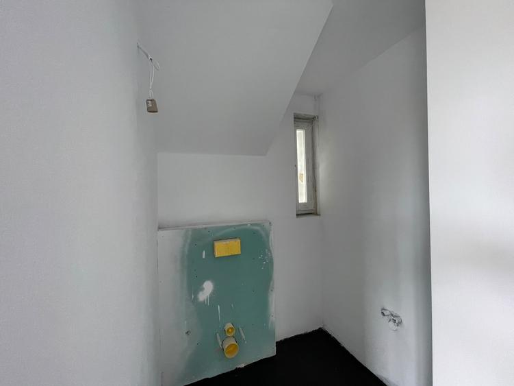 Duplex cu 3 camere cu Canalizare în Plopi