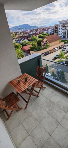 Apartament cu 2 camere decomandat în Tractorul