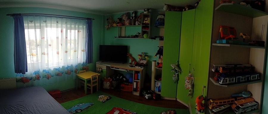 Apartament cu 3 camere decomandat în Carpați 2