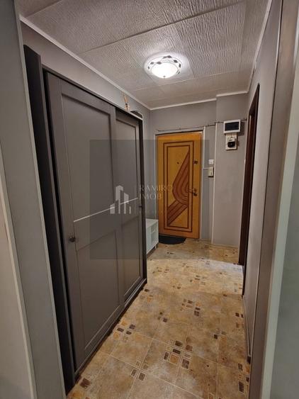 Apartament cu 3 camere semidecomandat, mobilat în Brâncoveanu