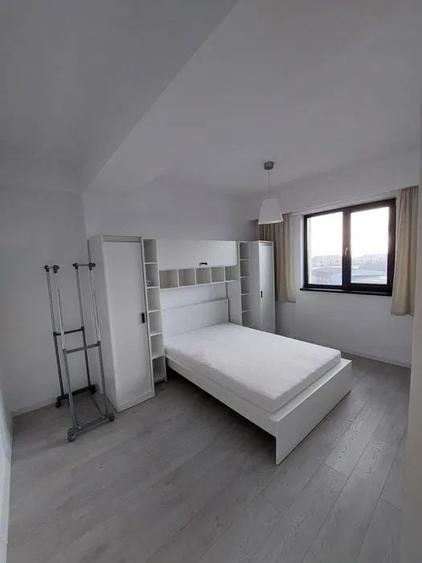 Apartament cu 2 camere semidecomandat, mobilat în Păcii