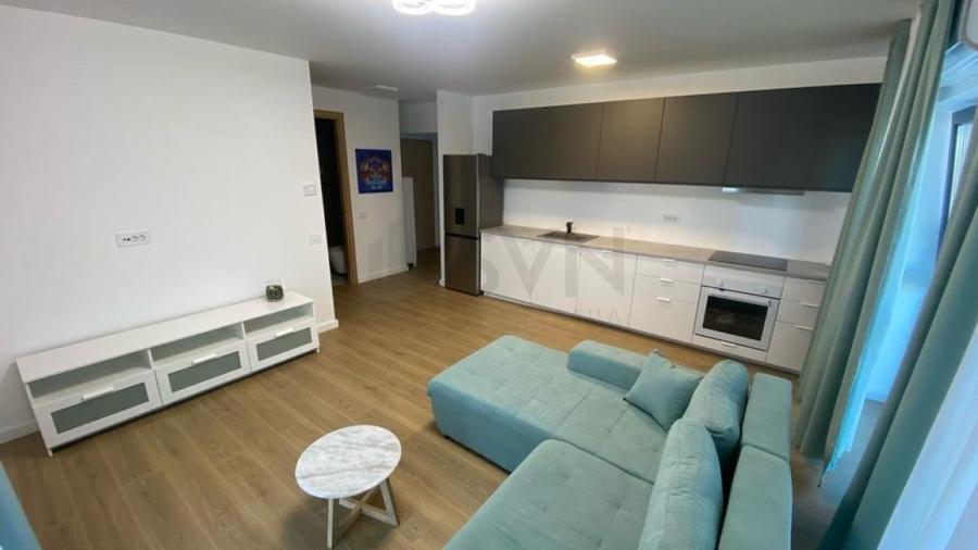 Apartament cu 3 camere semidecomandat, mobilat în P-ta Presei Libere