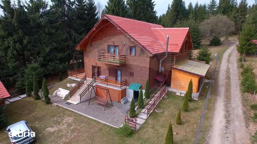 Casă cu 7 camere cu Teren 1300 Mp în Mărișel
