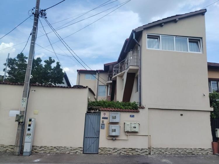 Duplex cu 5 camere cu Canalizare în Valea Rosie
