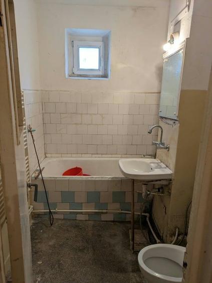 Apartament cu 3 camere semidecomandat, mobilat în Radu Negru