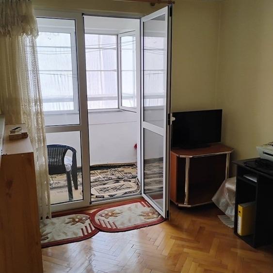 Apartament cu 2 camere semidecomandat în Costin Georgian