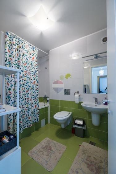 Apartament cu 3 camere decomandat, mobilat în Tractorul