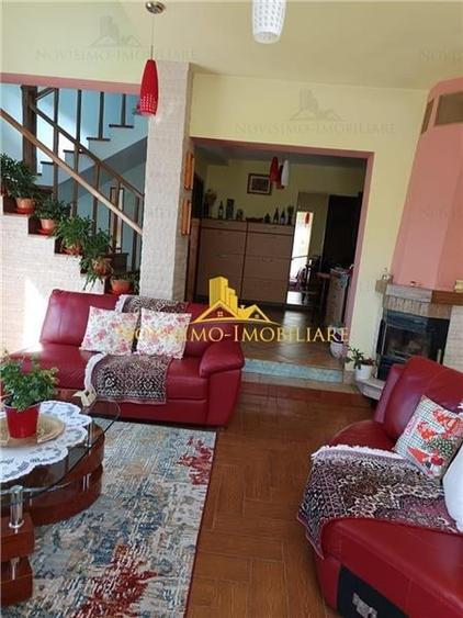 Casă individuală cu 6 camere cu Teren 698 Mp în Albert