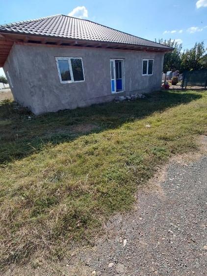 Casă individuală cu 5 camere cu Teren 680 Mp în Cobadin