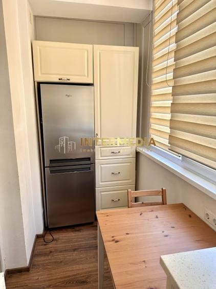 Apartament cu 2 camere decomandat, mobilat în Central