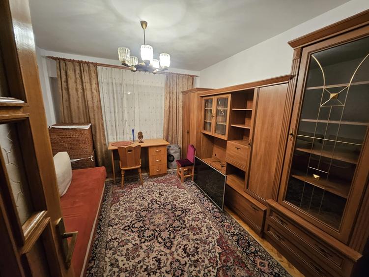 Apartament cu 4 camere decomandat în Central