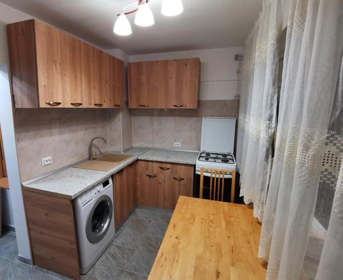 Apartament cu 2 camere semidecomandat, mobilat în Iancului