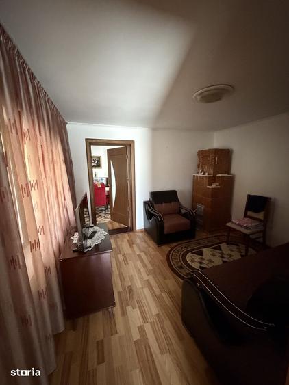 Casa spa?ioasa 8 camere, curte 817 mp, pozi?ie centrala, Hera?ti - 1