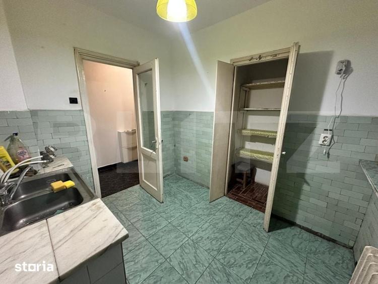 Apartament cu 3 camere semidecomandat în Rovine