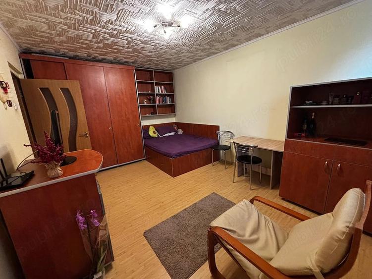 Garsonieră decomandată în Politehnica
