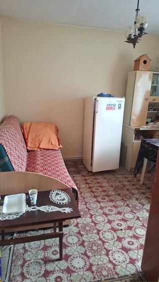 Apartament cu 3 camere decomandat în Cristian