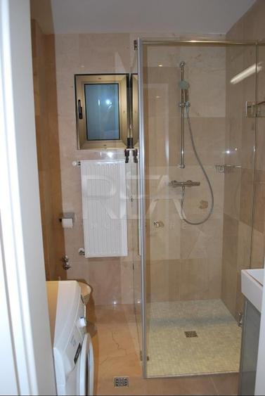 Casă individuală cu 17 camere cu Canalizare în Primăverii