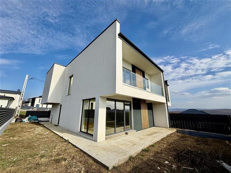 Duplex cu 4 camere cu Canalizare în Miroslava