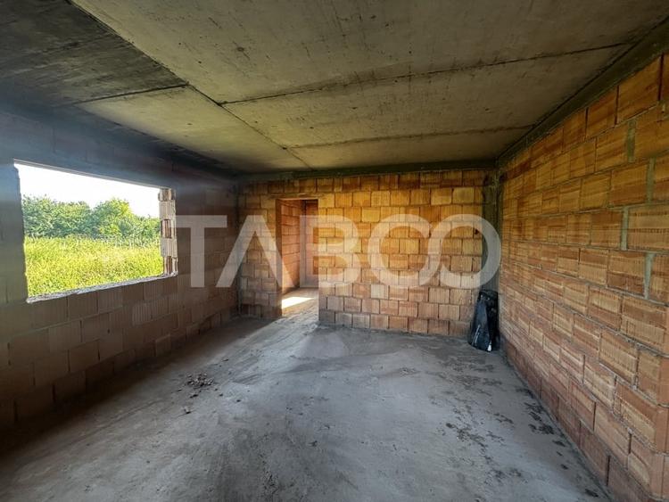 Casă individuală cu 5 camere cu Teren 700 Mp în Șura Mare