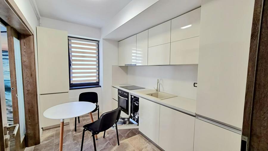 Apartament cu 2 camere decomandat în Ultracentral