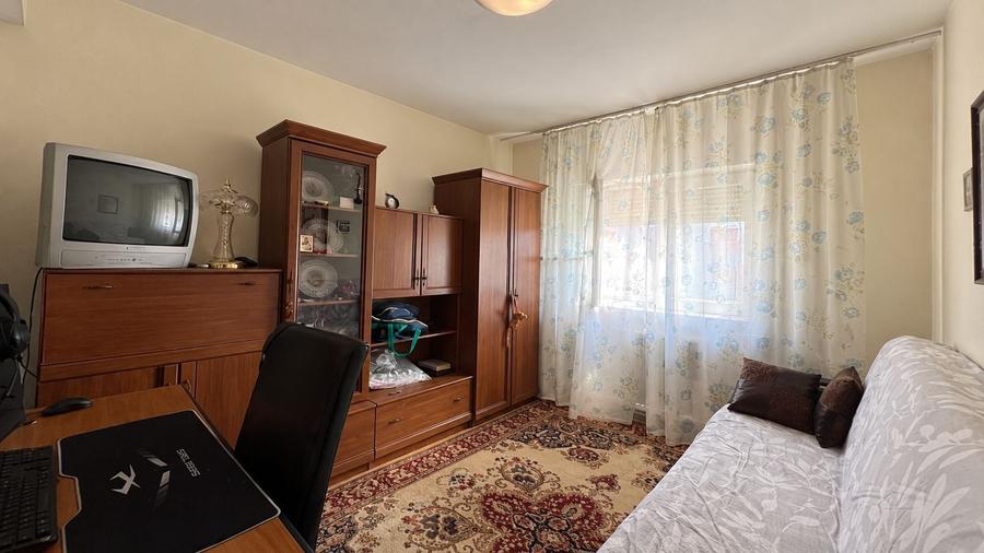 Apartament cu 3 camere decomandat, mobilat în Soarelui