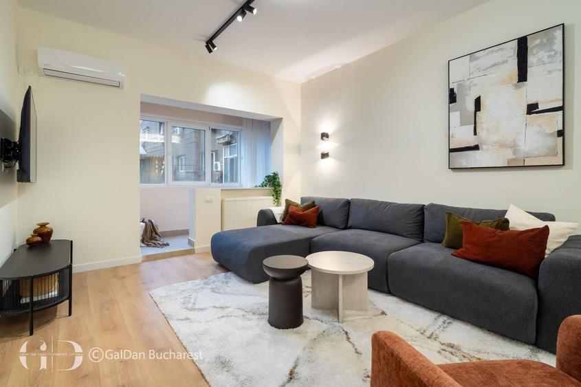Apartament cu 3 camere, mobilat în P-ța Universității