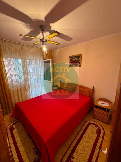 Apartament cu 3 camere decomandat în Est
