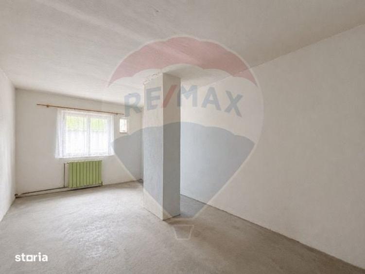 Apartament cu 4 camere decomandat în Noua