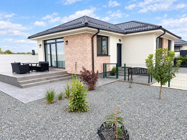 Casă cu 4 camere cu Teren 300 Mp în Tunari
