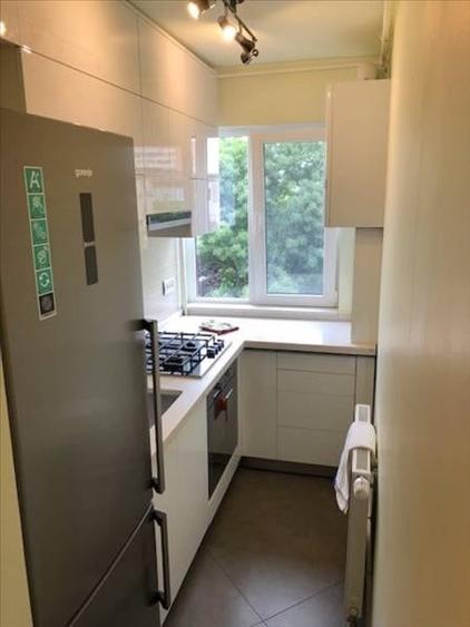 Apartament cu 3 camere semidecomandat, mobilat în Centrul Bancar