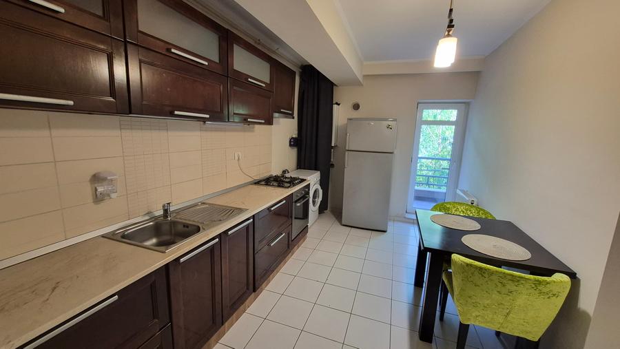 Apartament cu 3 camere decomandat în Herăstrău