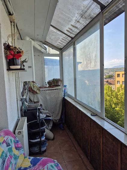 Apartament cu 4 camere semidecomandat în Central