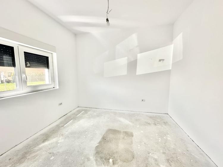 Duplex cu 4 camere cu Canalizare în Moșnița Veche