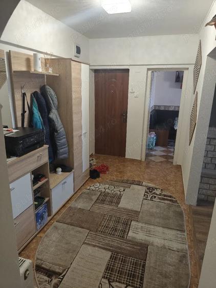 Apartament cu 4 camere decomandat în Halmeu