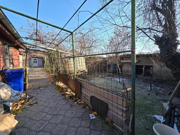 Casă cu 3 camere cu Teren 1530 Mp în Românești