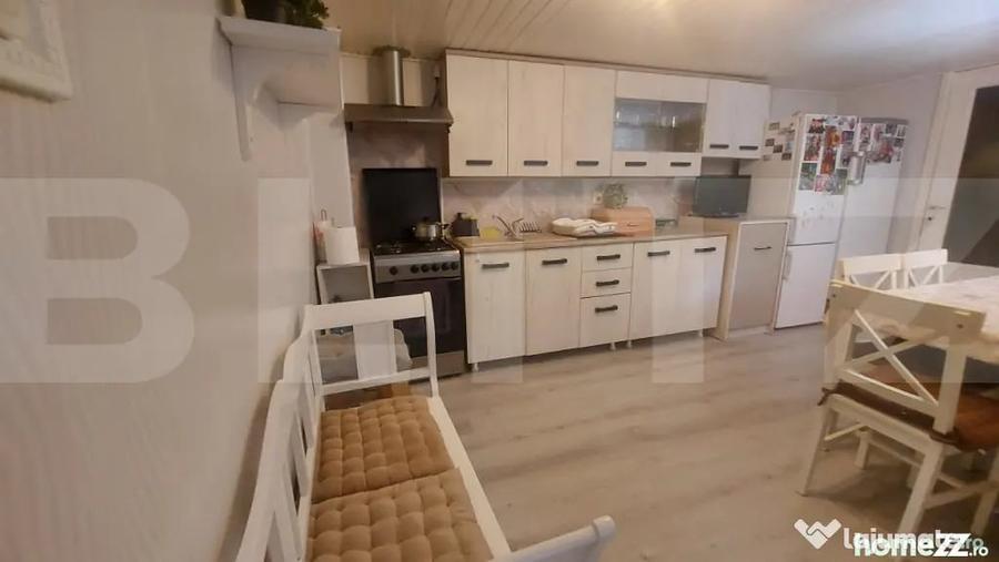 Casă cu 5 camere cu Teren 4427 Mp în Vâlcele