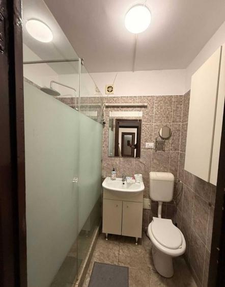 Apartament cu 3 camere semidecomandat, mobilat în Drumul Taberei