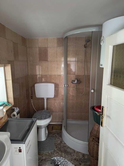 Casă cu 3 camere cu Teren 2700 Mp în Central