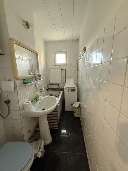 Apartament cu 3 camere semidecomandat în Dacia