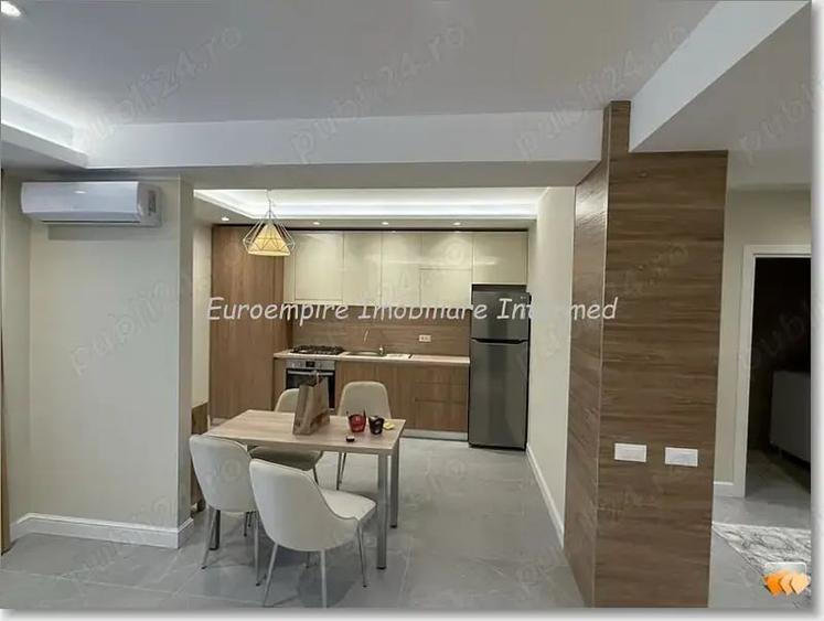 Apartament cu 3 camere decomandat în Palazu Mare