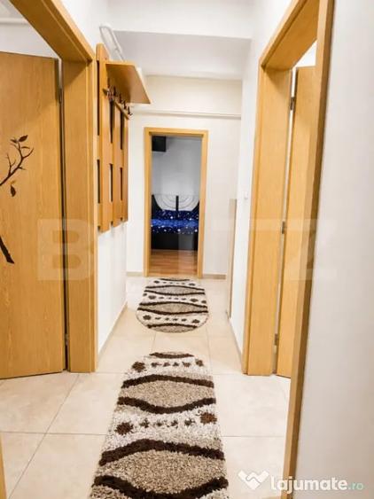 Apartament cu 3 camere decomandat în Girocului