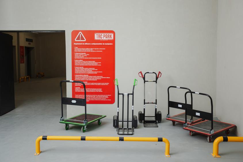 Spațiu industrial, de 11.60000038147 mp, în Aeroport
