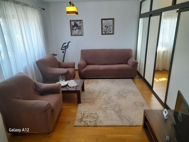 Apartament cu 3 camere decomandat în Liteni