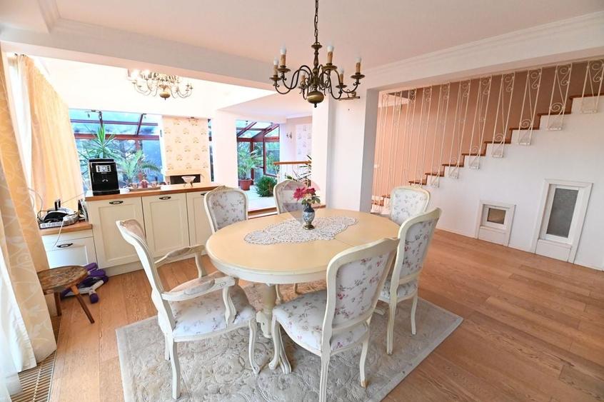 Casă individuală cu 10 camere cu Piscina în Bariera Vâlcii