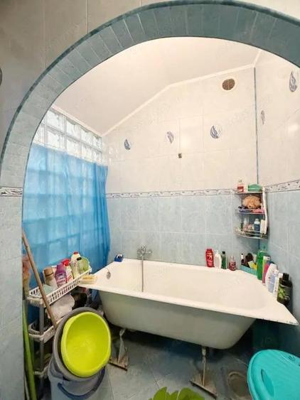 Apartament cu 4 camere semidecomandat în Central